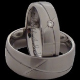 Titanring mit Gravuren Diamant